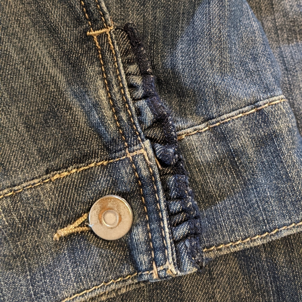 CJ Banks Denim Jacket With Ruffle Details Size 1X - Picture 3 of 7